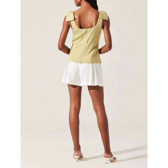 NEW ASTR jessica bow detail top in matcha - Picture 2 of 3